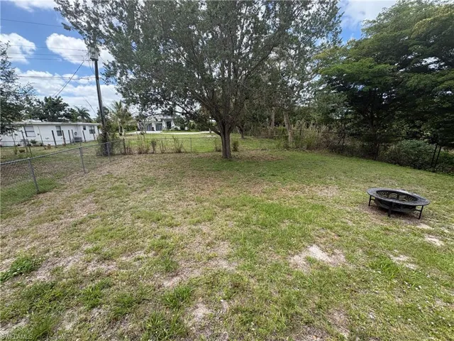 2500  Storter  AVE, Naples, FL 34112