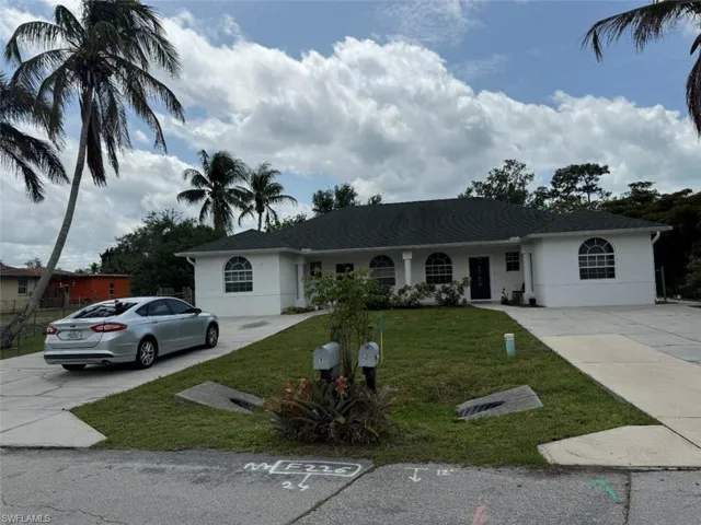 2500  Storter  AVE, Naples, FL 34112