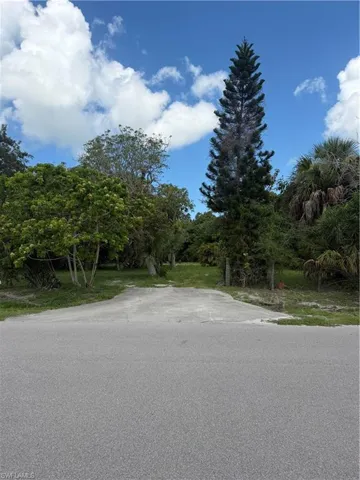 4750 Pine St, Naples, Florida 34112