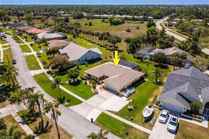 Birds eye view of property featuring a residential view