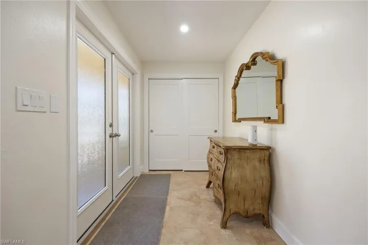 Foyer entry way with Travetine flooring.