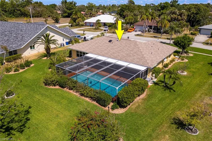 Birds eye view of property featuring a residential view