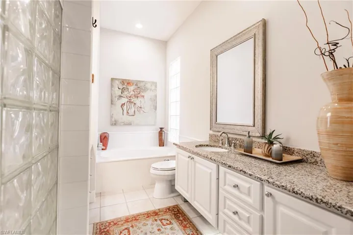 4352  Montalvo  CT, Naples, FL 34109