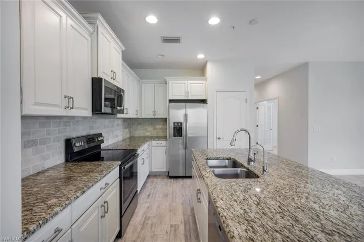 2343 Sheen Ln 405, Naples, Florida 34120