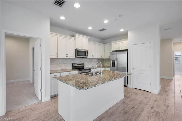2343 Sheen Ln 405, Naples, Florida 34120