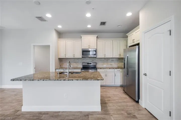 2343 Sheen Ln 405, Naples, Florida 34120