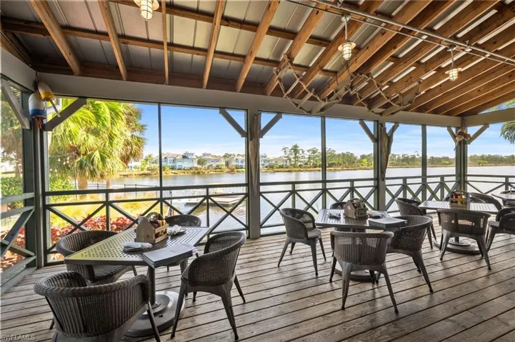 Restaurant with outdoor dining