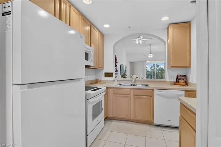 6820 Sterling Greens Pl 402, Naples, Florida 34104