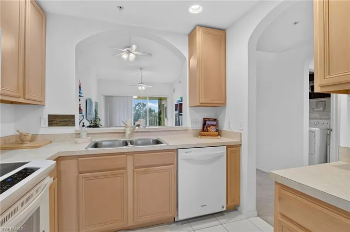 6820 Sterling Greens Pl 402, Naples, Florida 34104