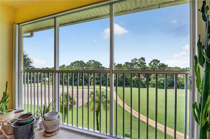 6820 Sterling Greens Pl 402, Naples, Florida 34104