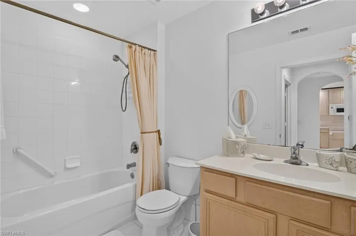 6820 Sterling Greens Pl 402, Naples, Florida 34104