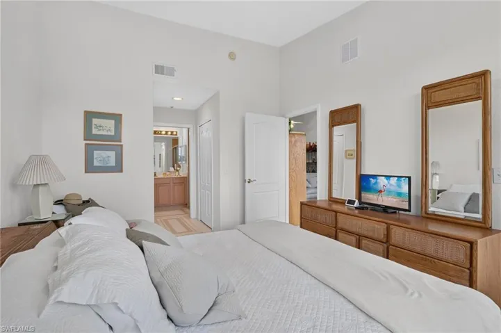 6820 Sterling Greens Pl 402, Naples, Florida 34104