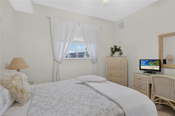 6820 Sterling Greens Pl 402, Naples, Florida 34104