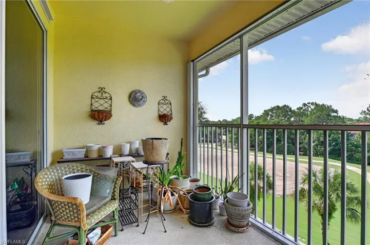 6820 Sterling Greens Pl 402, Naples, Florida 34104