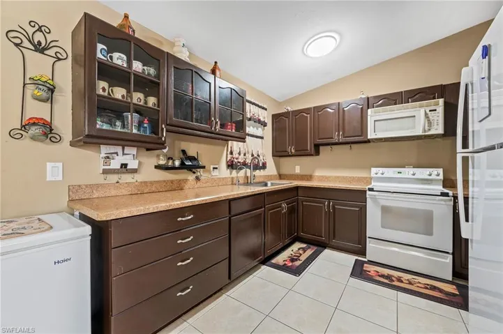 570  20th NE ST, Naples, FL 34120