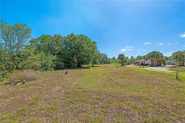 570  20th NE ST, Naples, FL 34120