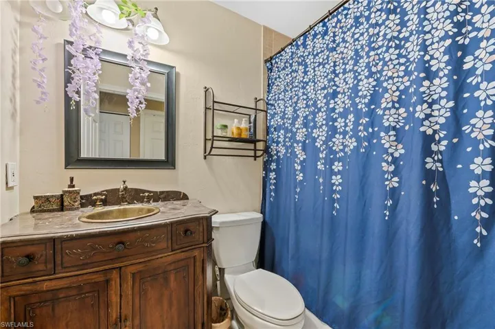570  20th NE ST, Naples, FL 34120