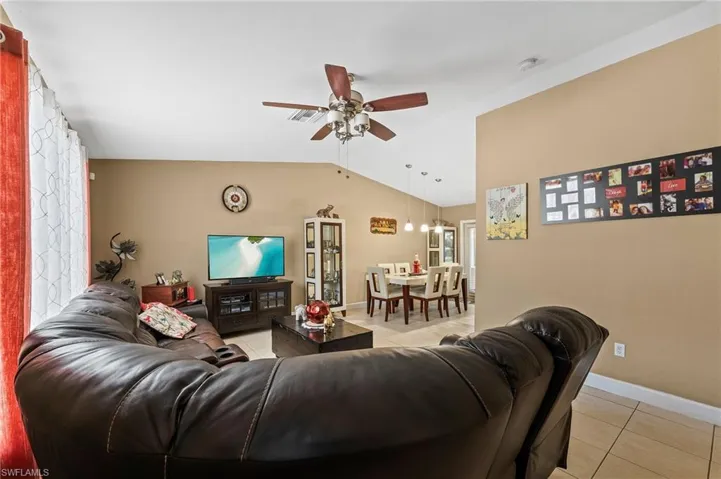 570  20th NE ST, Naples, FL 34120