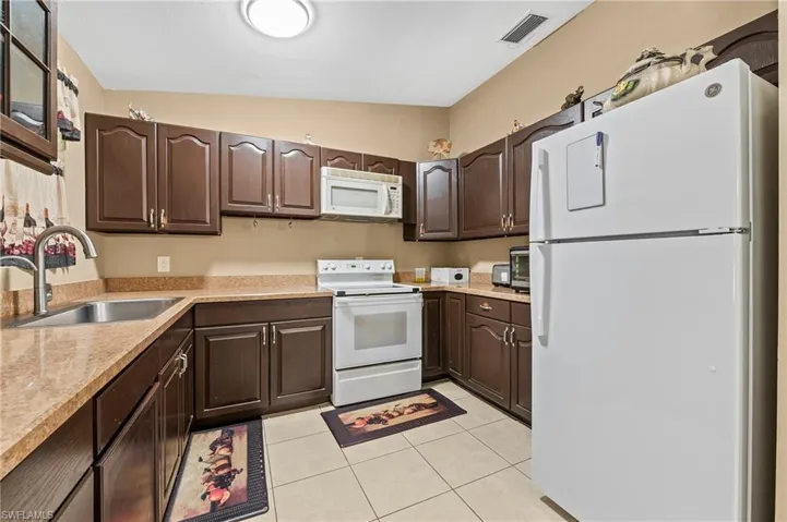 570  20th NE ST, Naples, FL 34120
