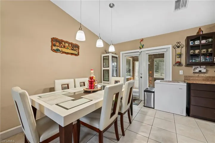 570  20th NE ST, Naples, FL 34120