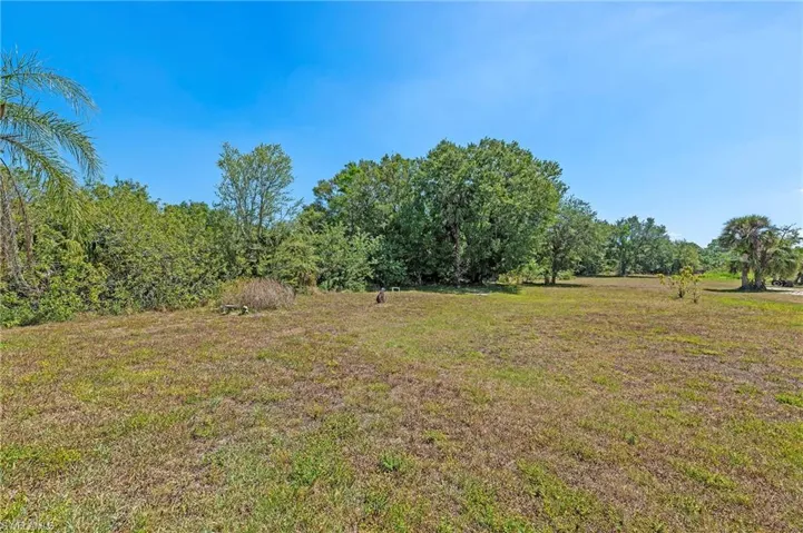 570  20th NE ST, Naples, FL 34120