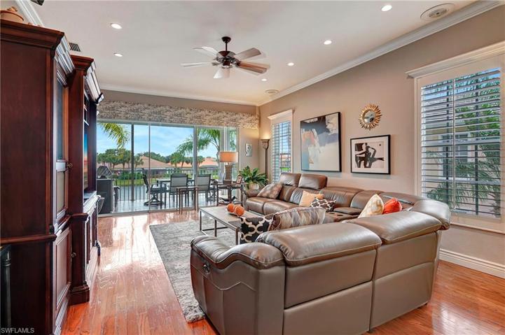LIVING ROOM, LOOKING OUT TO THE LAKE