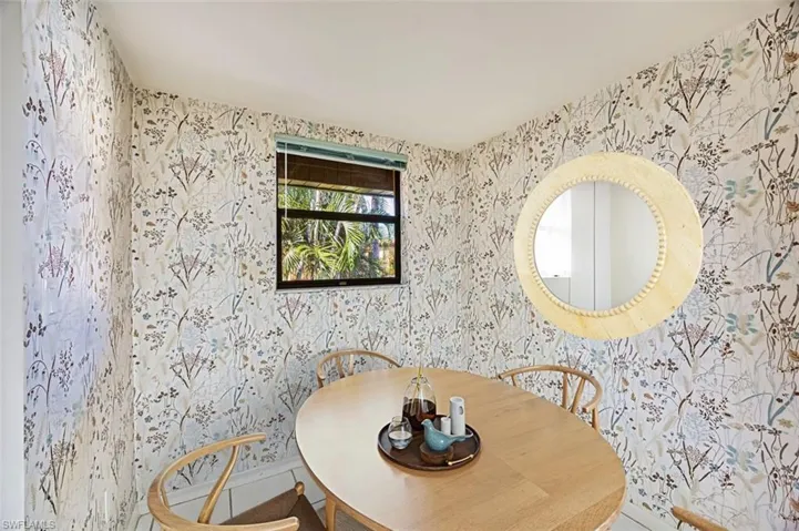 VIRTUAL STAGiNG