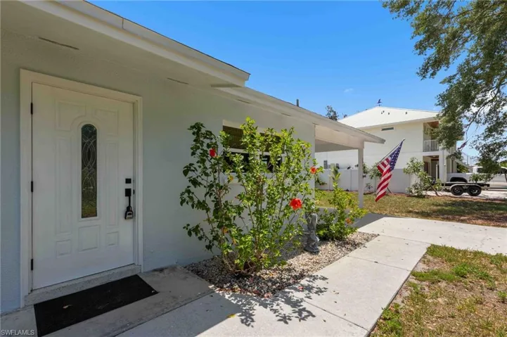 View of exterior entry with stucco siding