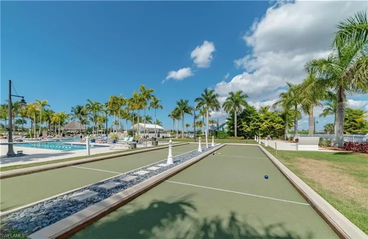 14591  Edgewater  CIR, Naples, FL 34114