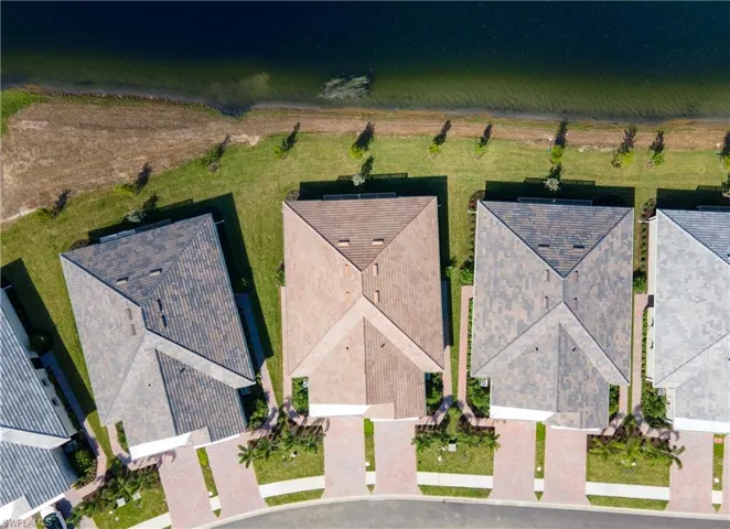 14591  Edgewater  CIR, Naples, FL 34114