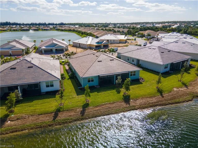 14591  Edgewater  CIR, Naples, FL 34114
