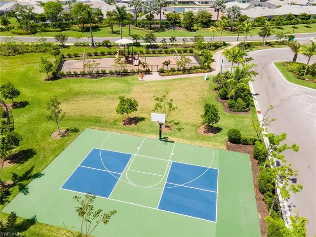 14591  Edgewater  CIR, Naples, FL 34114