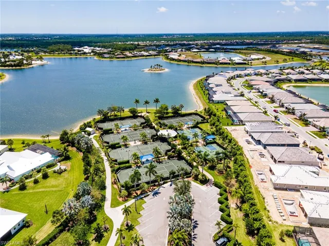 14591  Edgewater  CIR, Naples, FL 34114