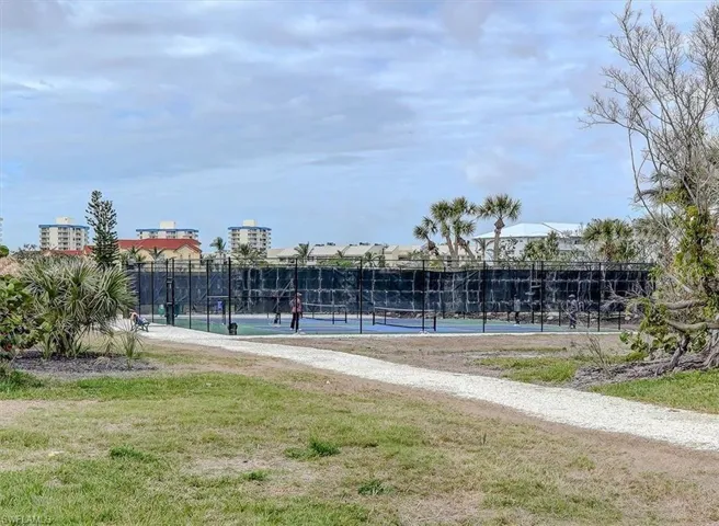 BAY BEACH COMMONS PICKLEBALL COURTS