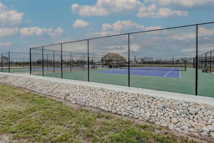 BAY BEACH COMMONS TENNIS COURTS