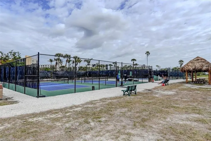 BAY BEACH COMMONS PICKLEBALL COURTS