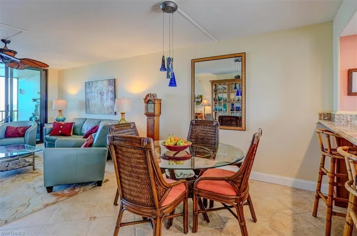 DINING AND BREAKFAST BAR AREA