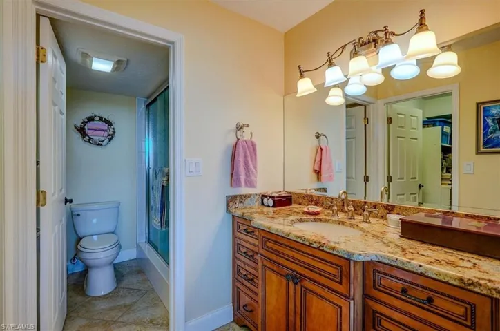 OWNER'S SUITE BATH.  WALK-IN CLOSET IS TO LEFT.