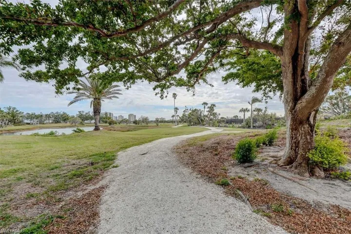 BAY BEACH COMMONS PATHS