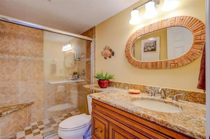 BEAUTIFULLY UPDATED GUEST BATH