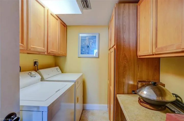 SPACIOUS LAUNDRY ROOM WITH LOTS OF CABINET SPACE