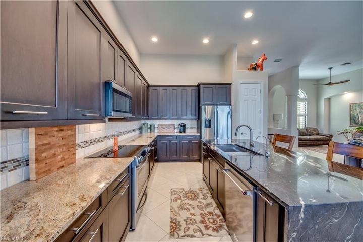 Large Sink in kitchen has surprise features, deep sink, Reverse Osmosis system on sink for purified drinking water, and whole House Softener system