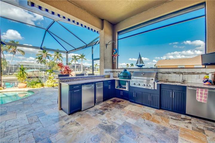 Kitchen #2, has Refrigerator, NEW Icemaker, Green Egg Grill, Gas Grill, DISHWASHER !!