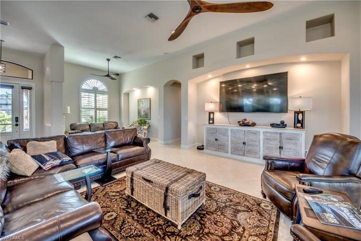 Area by window with Arch could be formal dining room