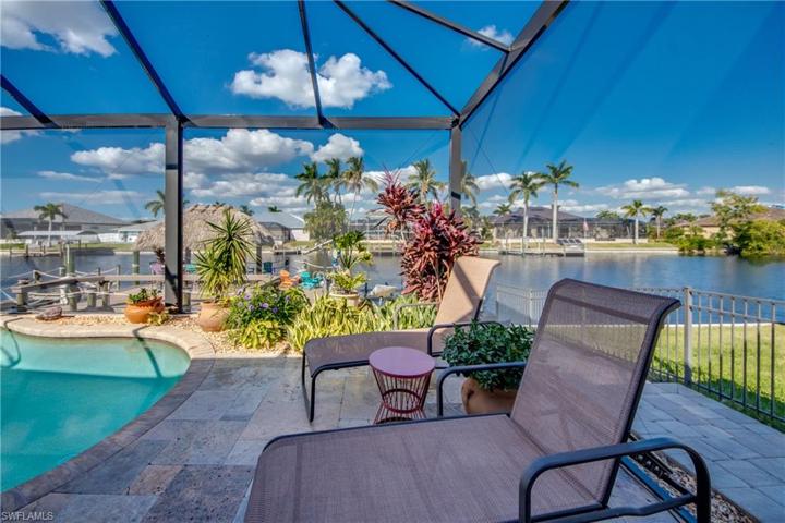 Sunning deck!  Chairs are included !!