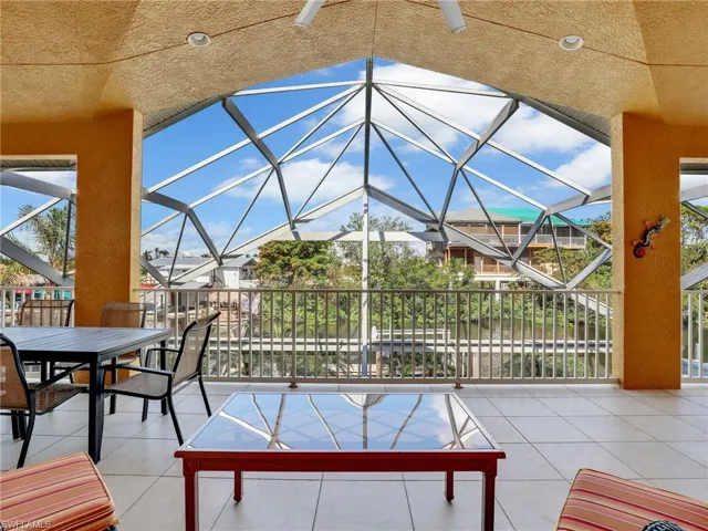 LARGE LANAI AREA WITH VIEWS