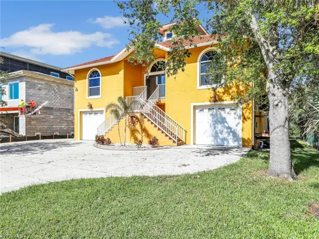 CHARMING OLDE FLORIDA STYLE