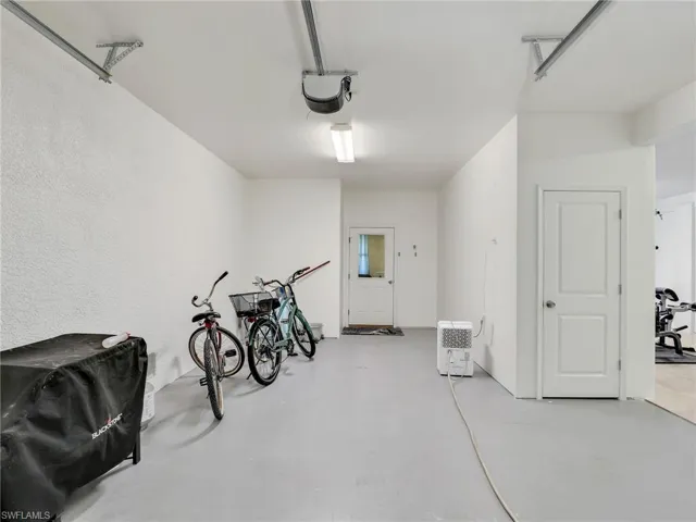 FLEX SPACE FOR YOUR CREATIVITY OR STORAGE NEEDS