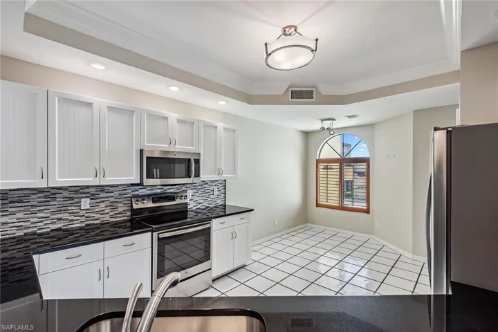 7048  Pelican Bay  BLVD, Naples, FL 34108
