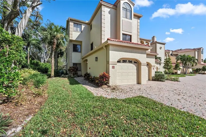 7048  Pelican Bay  BLVD, Naples, FL 34108